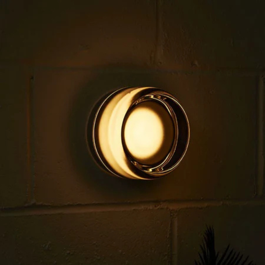 Minimalist Wall Light with Recessed Diffuser