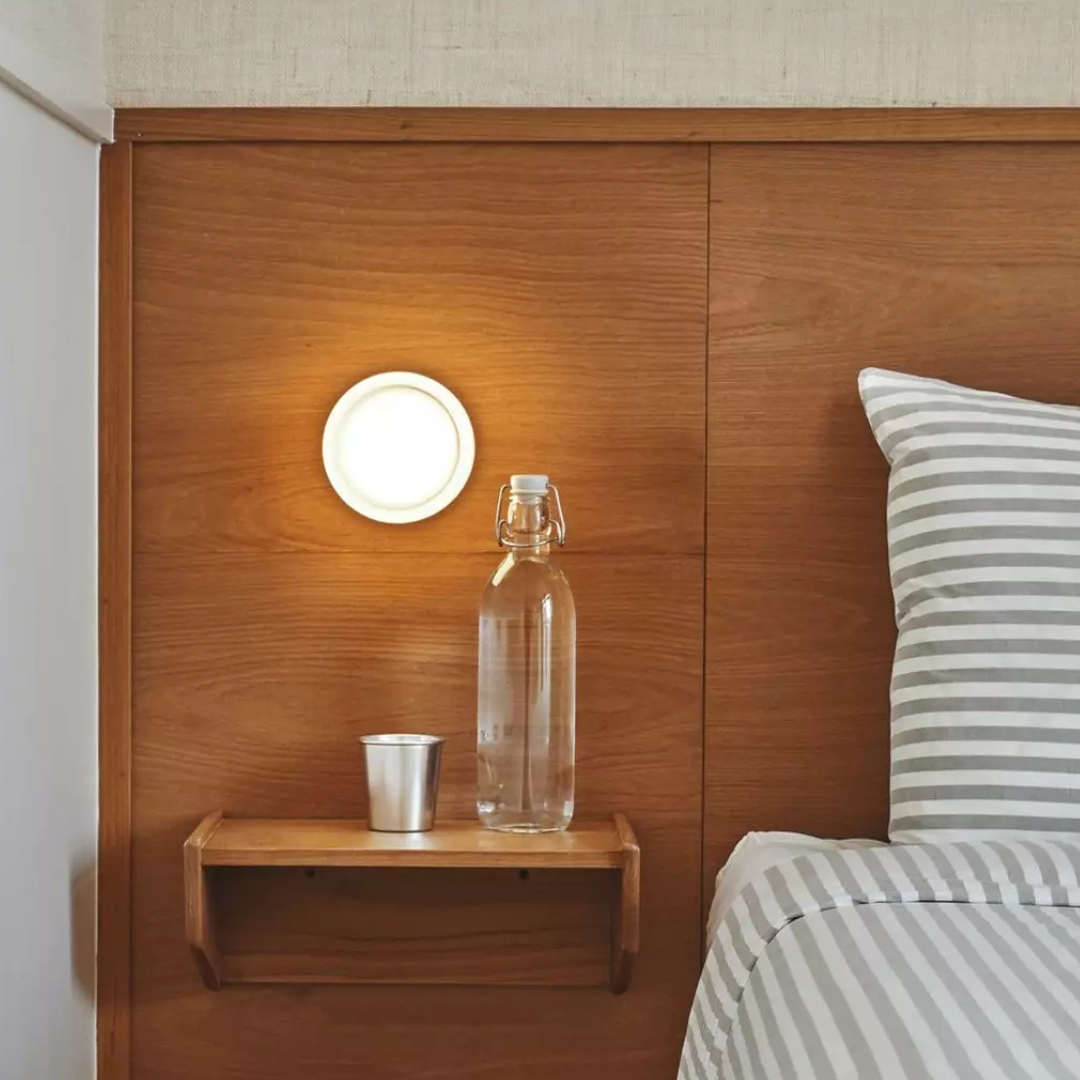 Minimalist Wall Light with Recessed Diffuser