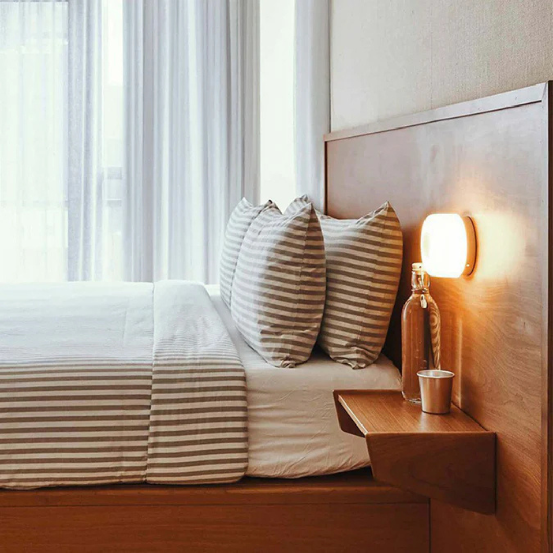 Minimalist Wall Light with Recessed Diffuser